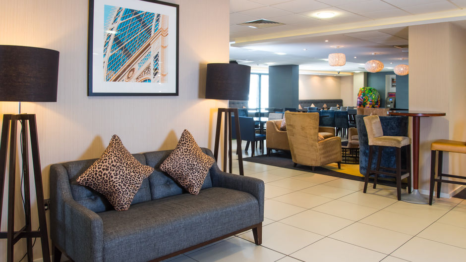 Holiday Inn Express Wimbledon South Lobby