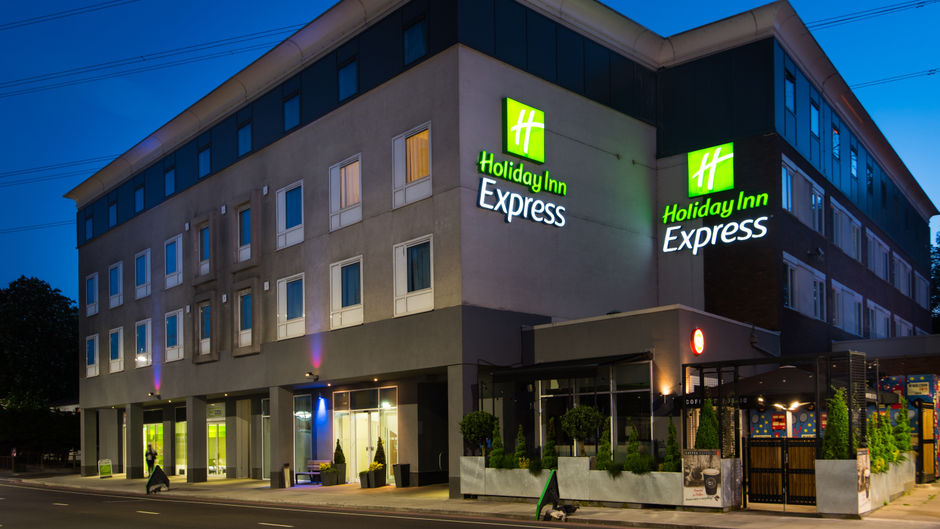 Holiday Inn Express Wimbledon South Exterior