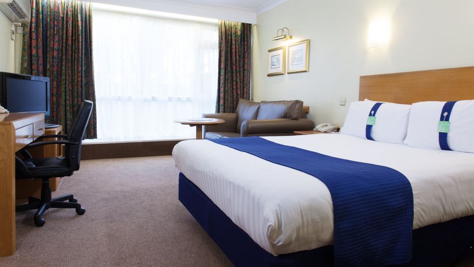 Holiday Inn Newport Room