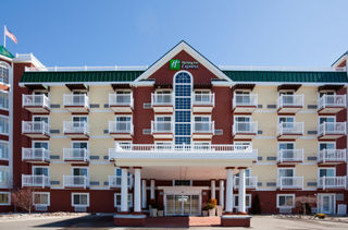 Holiday Inn Express Hotel & Suites