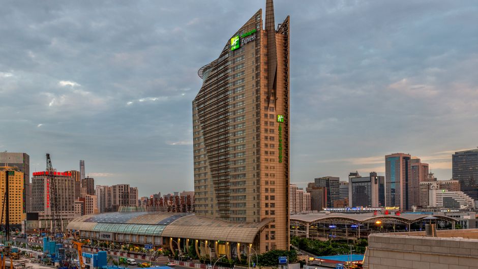 Holiday Inn Express Zhabei Exterior