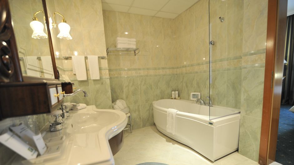 Holiday Inn Skopje Suite