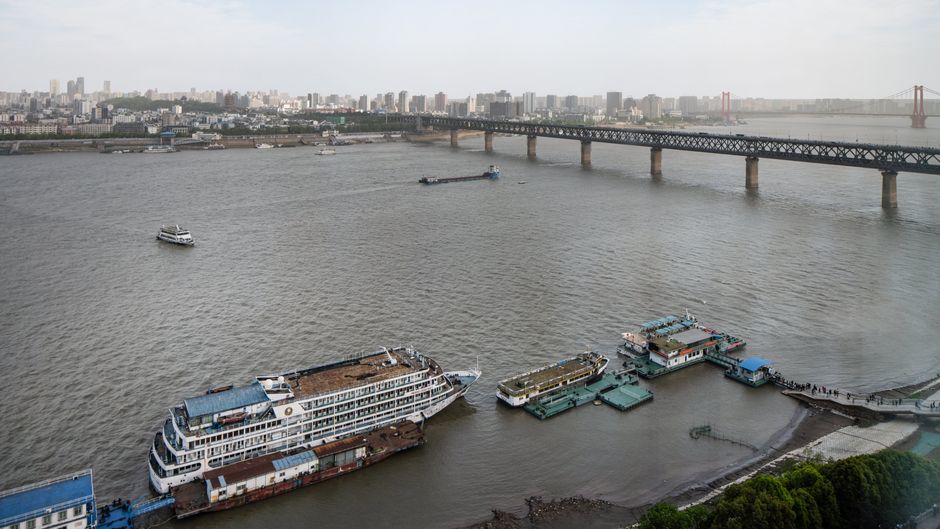 Holiday Inn Riverside Wuhan Exterior