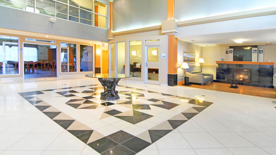 Holiday Inn Express Lobby