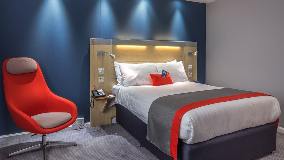 Holiday Inn Express Kettering Room