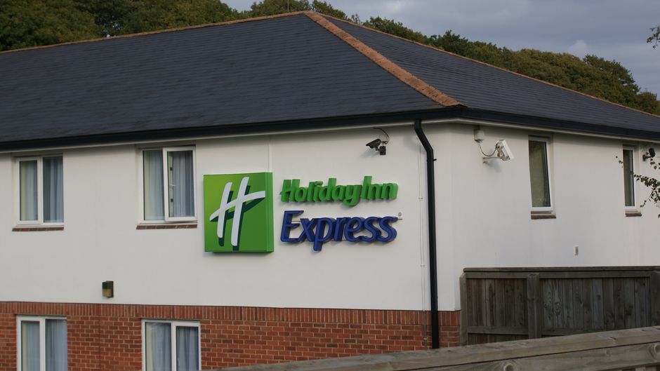 Holiday Inn Express Canterbury Exterior