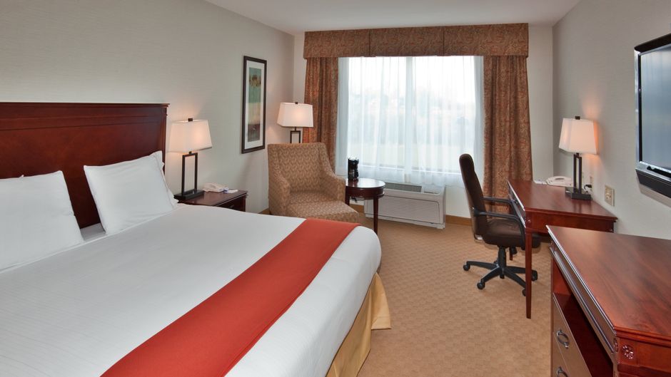 Holiday Inn Express Brockville Room