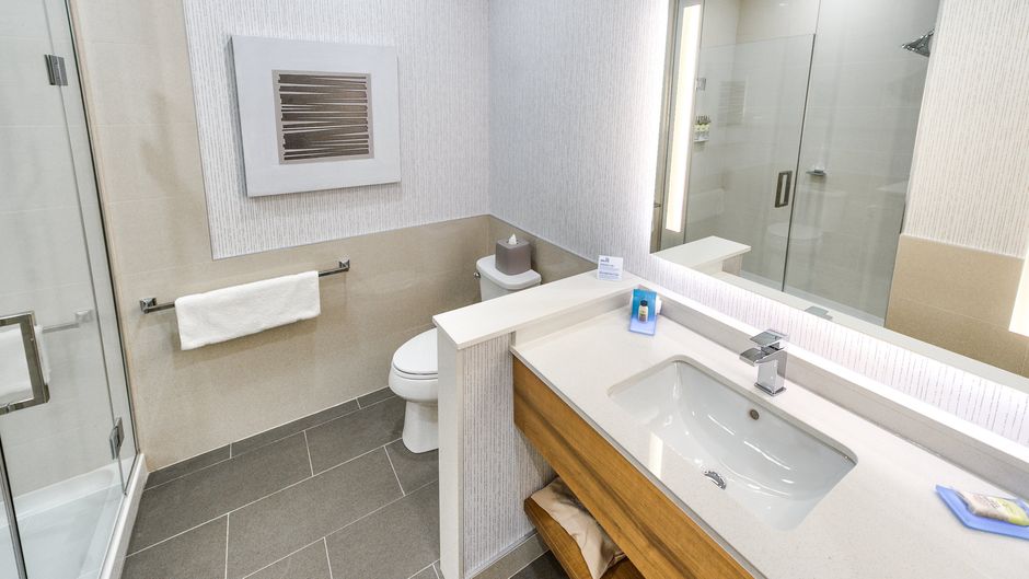 Holiday Inn Expr & Stes Trois-Rivieres W Room
