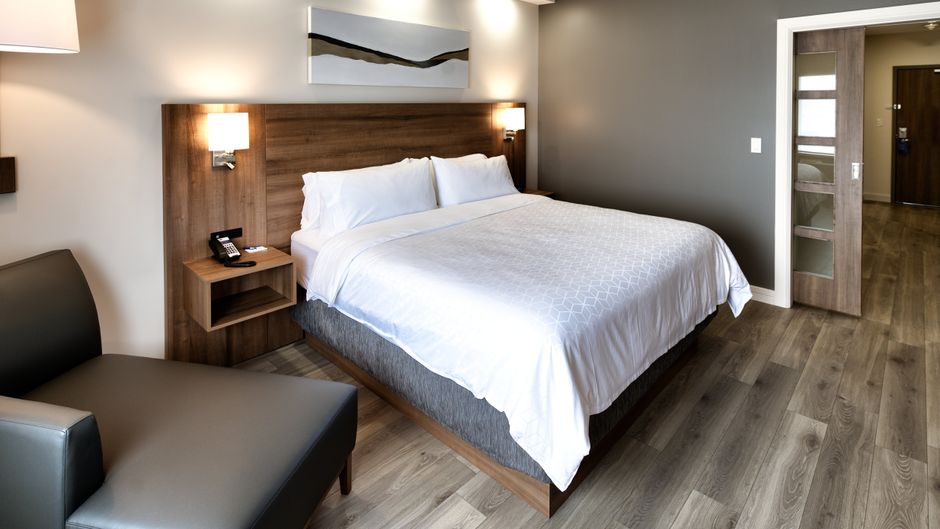 Holiday Inn Expr & Stes Trois-Rivieres W Room