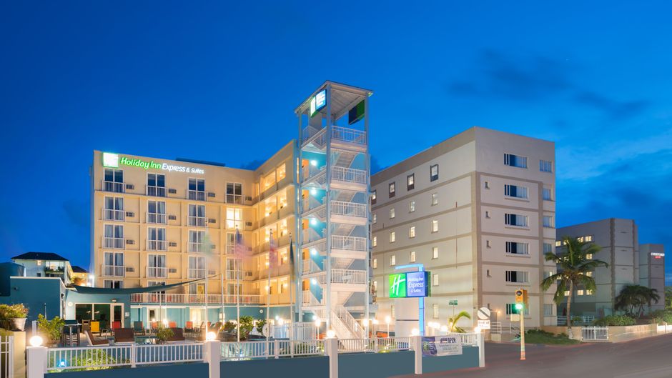Holiday Inn Express & Suites Nassau Exterior