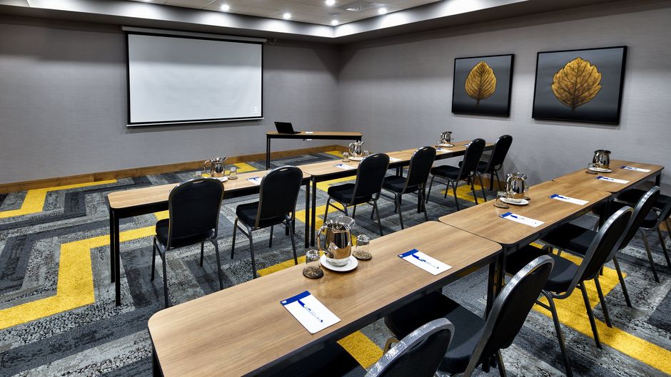 Holiday Inn Expr & Stes Trois-Rivieres W Meeting