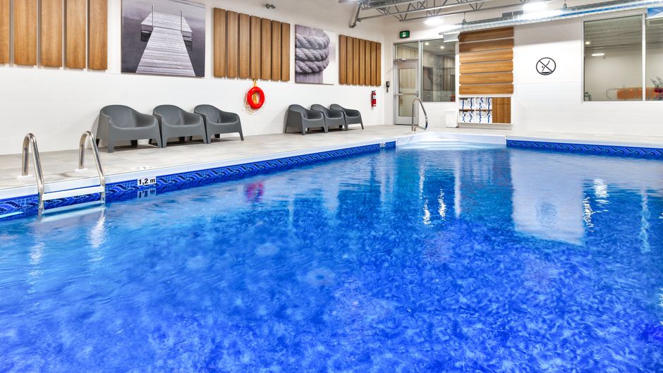 Holiday Inn Expr & Stes Trois-Rivieres W Pool