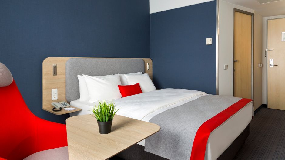 Holiday Inn Express Frankfurt Messe Room