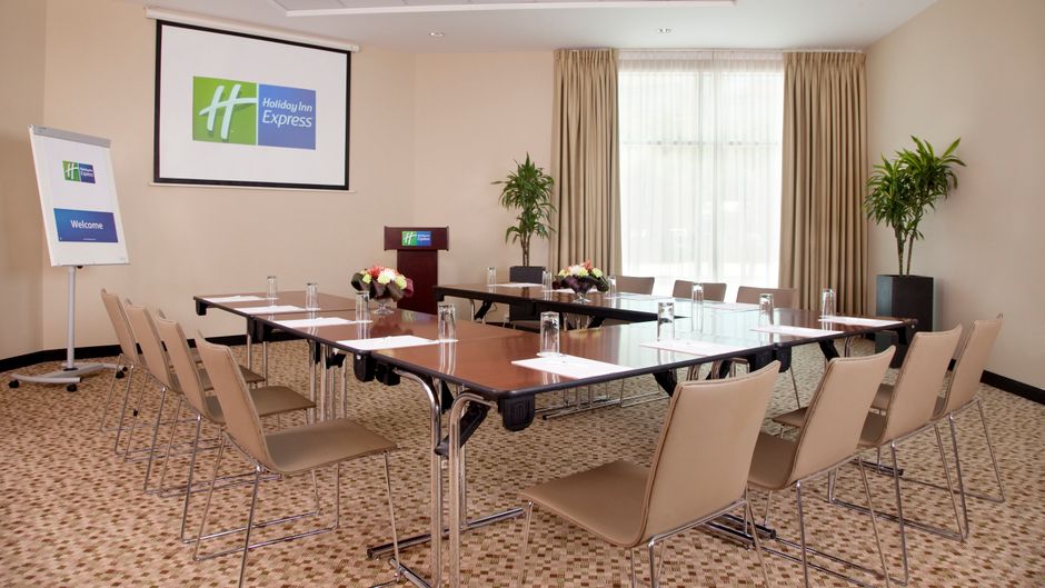 Holiday Inn Express Dubai, Safa Park Meeting