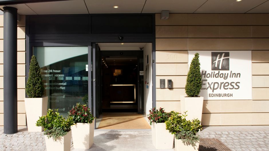 Holiday Inn Express Royal Mile Exterior