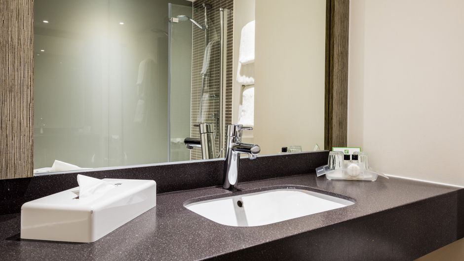Holiday Inn Chester South Room