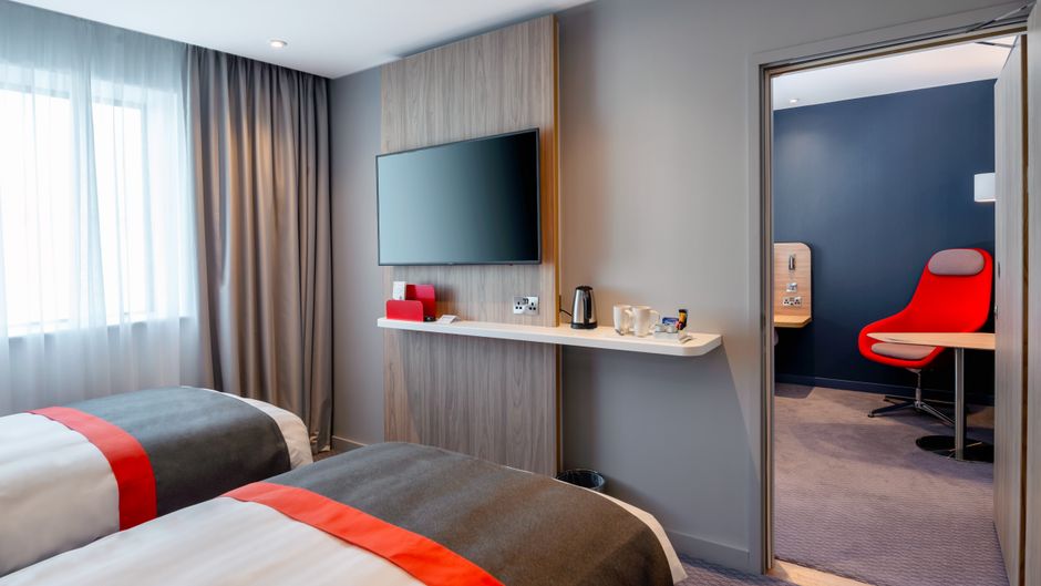 Holiday Inn Express Heathrow T4 Room