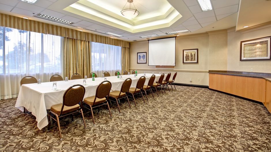 Holiday Inn and Suites Windsor Meeting