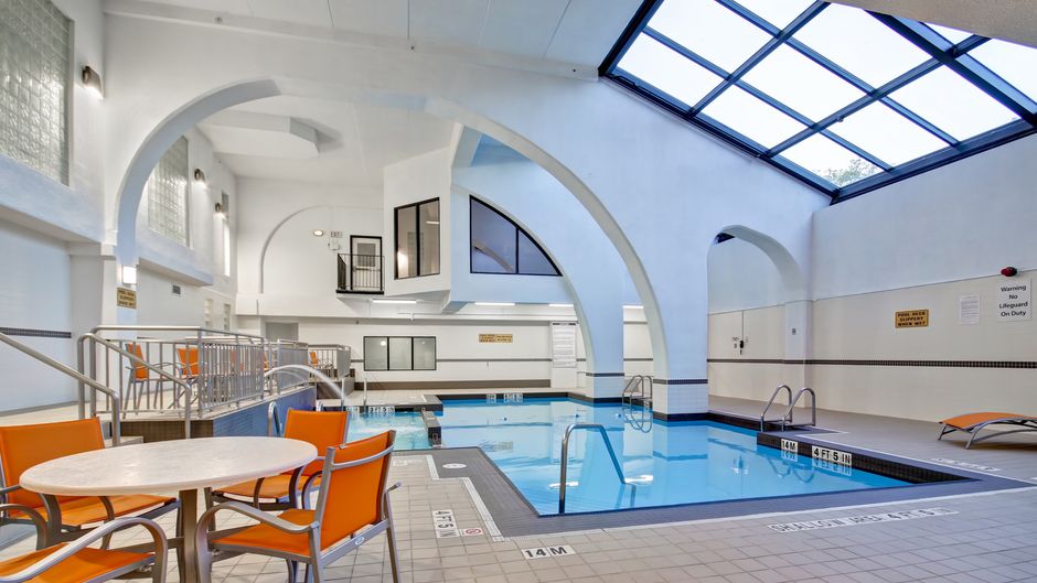 Holiday Inn and Suites Windsor Pool
