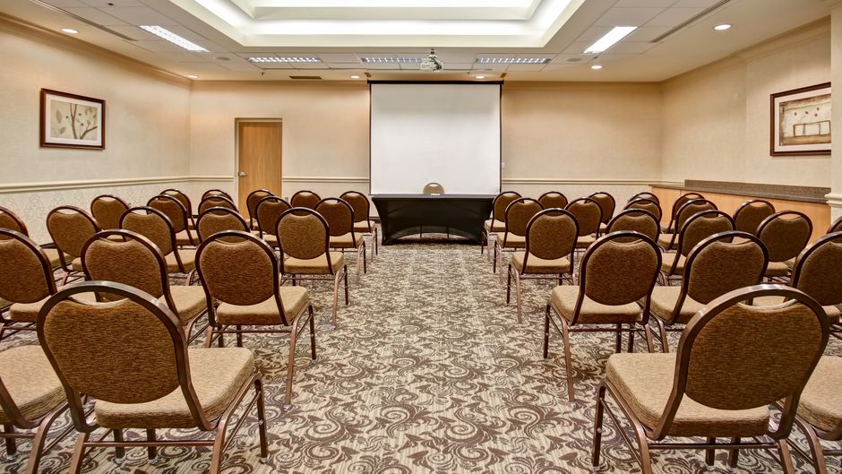 Holiday Inn and Suites Windsor Meeting
