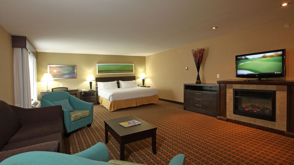 Holiday Inn Express Hotel & Suites Suite
