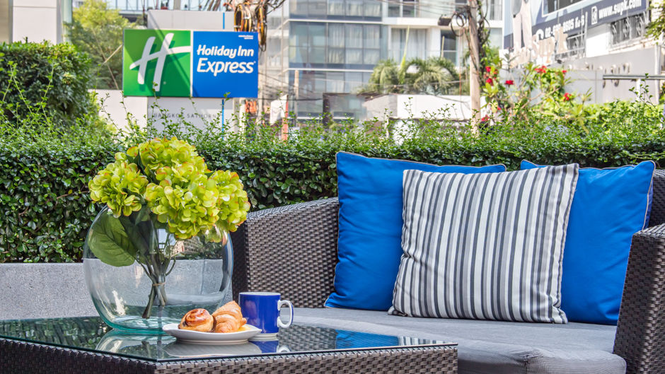 Holiday Inn Express Bangkok Sathorn Exterior