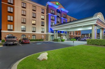 Holiday Inn Express Hotel & Suites