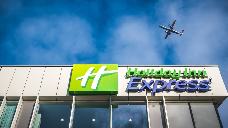 Holiday Inn Express Stockport Exterior