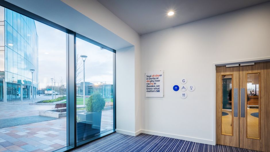 Holiday Inn Express Stockport Lobby