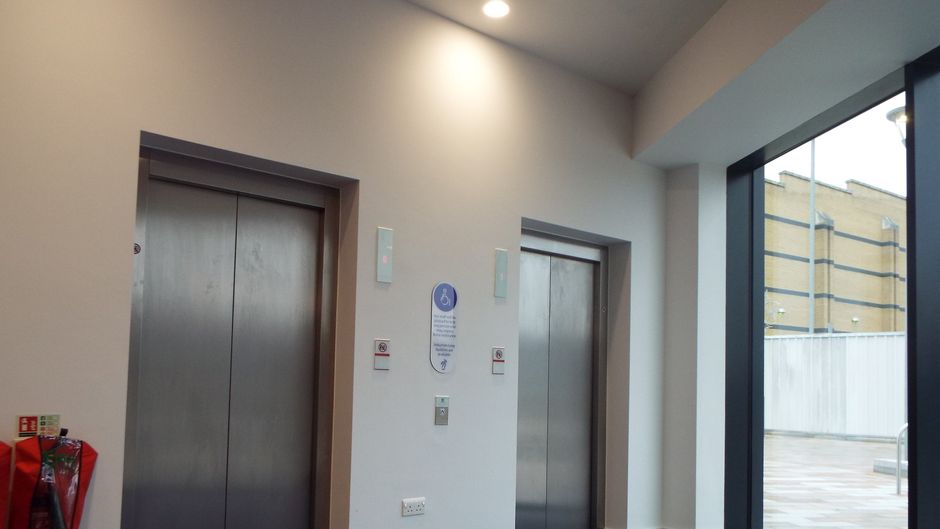 Holiday Inn Express Stockport Lobby