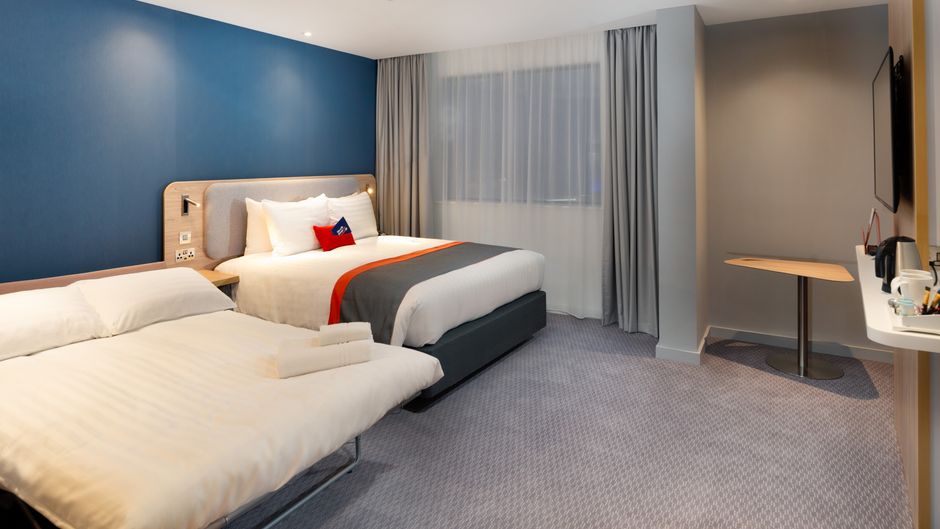 Holiday Inn Express Heathrow T4 Room