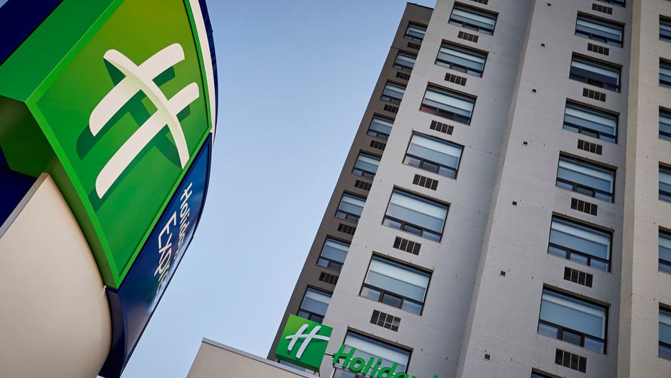 Holiday Inn Express Windsor Waterfront Exterior
