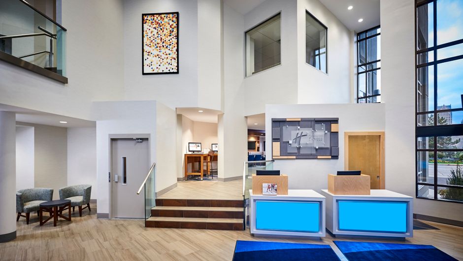 Holiday Inn Express Windsor Waterfront Lobby