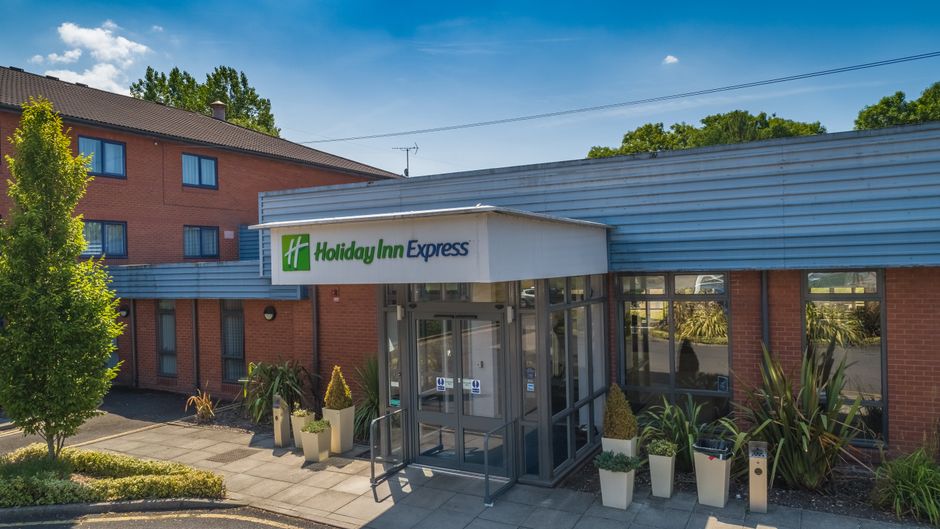 Holiday Inn Express Preston South Exterior