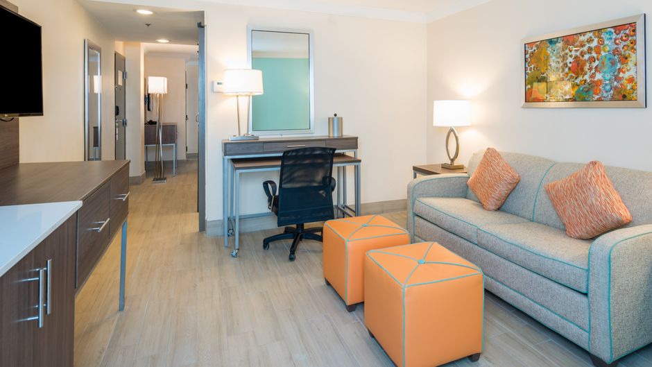 Holiday Inn Express & Suites Nassau Room