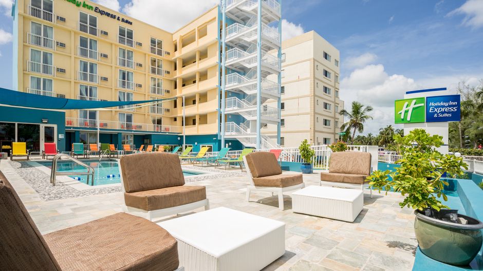 Holiday Inn Express & Suites Nassau Pool