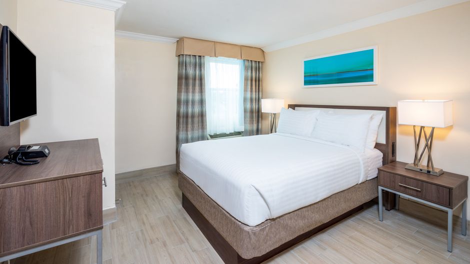Holiday Inn Express & Suites Nassau Suite