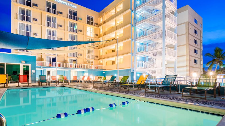 Holiday Inn Express & Suites Nassau Exterior