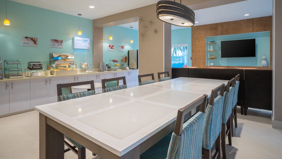 Holiday Inn Express & Suites Nassau Restaurant