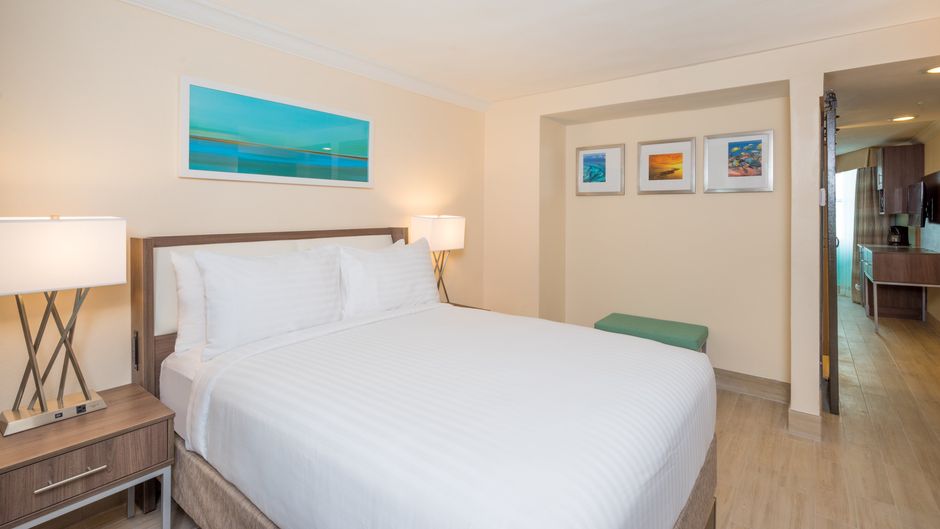 Holiday Inn Express & Suites Nassau Suite