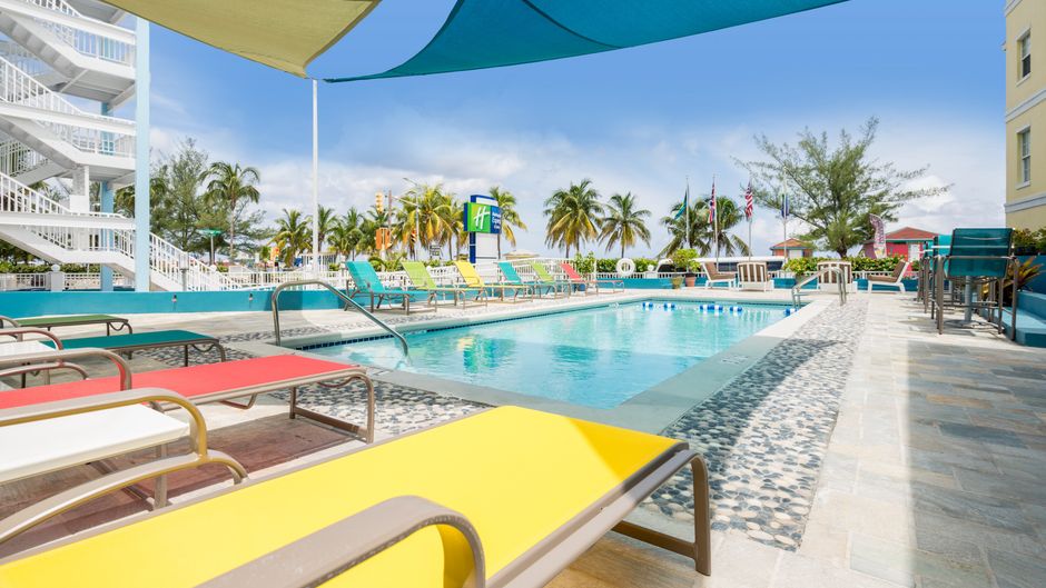 Holiday Inn Express & Suites Nassau Pool