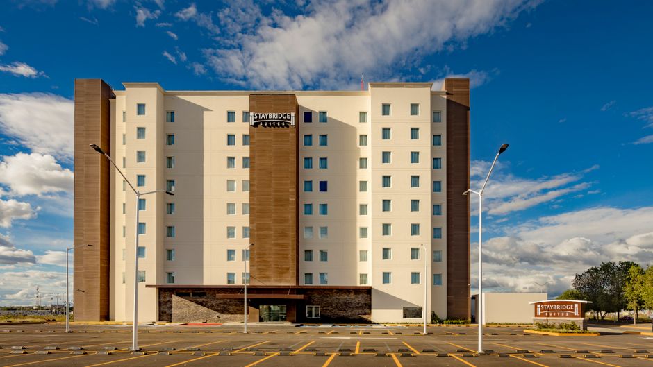Staybridge Suites Irapuato Exterior