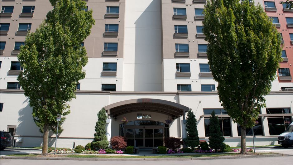 Holiday Inn Express Vancouver Arpt Exterior