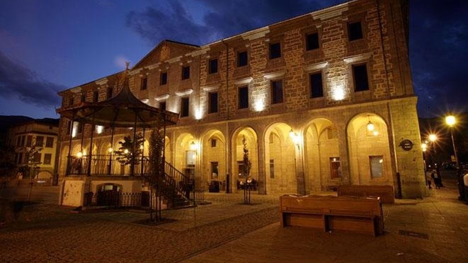 Hotel Balneario Orduna Plaza Exterior