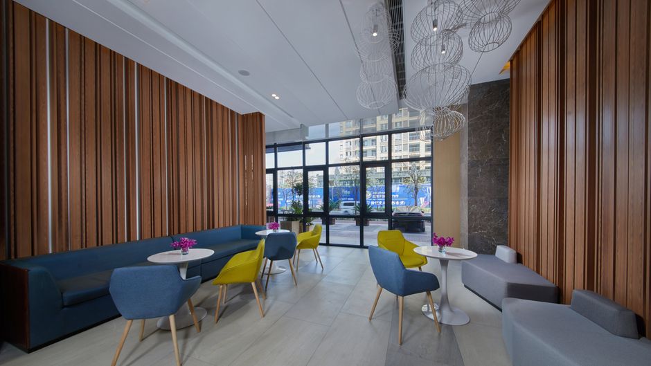 Holiday Inn Express Zhangjiagang East Lobby
