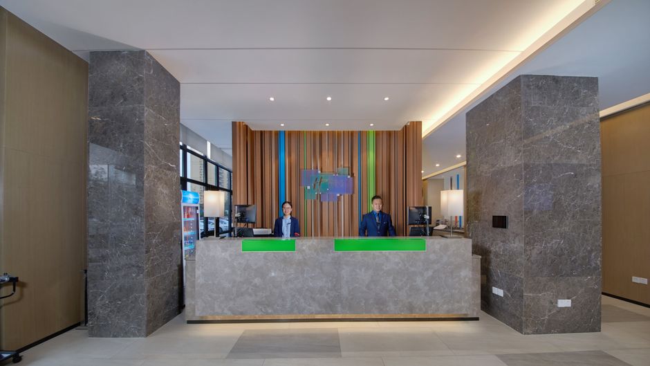 Holiday Inn Express Zhangjiagang East Lobby