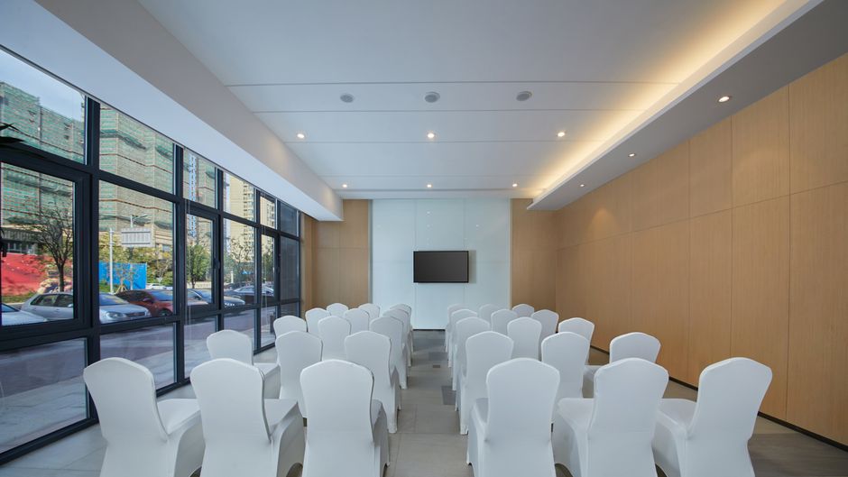 Holiday Inn Express Zhangjiagang East Meeting