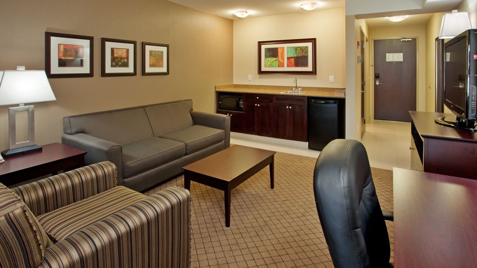 Holiday Inn Hotel & Suites Kamloops Suite