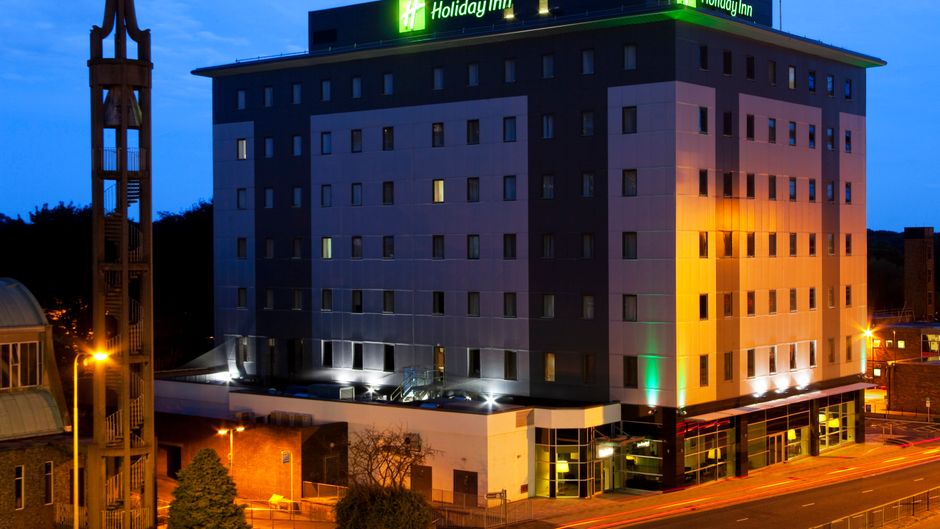 Holiday Inn Stevenage Exterior
