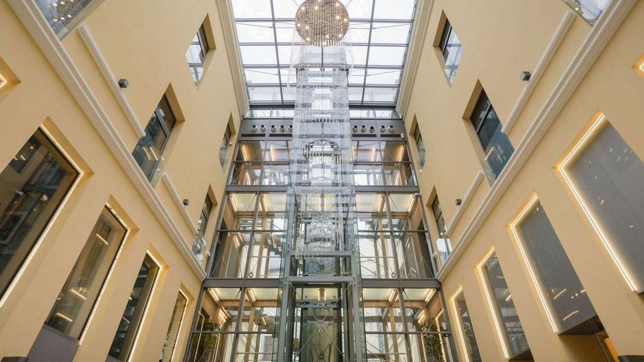 Hotel Elizabeth Lobby